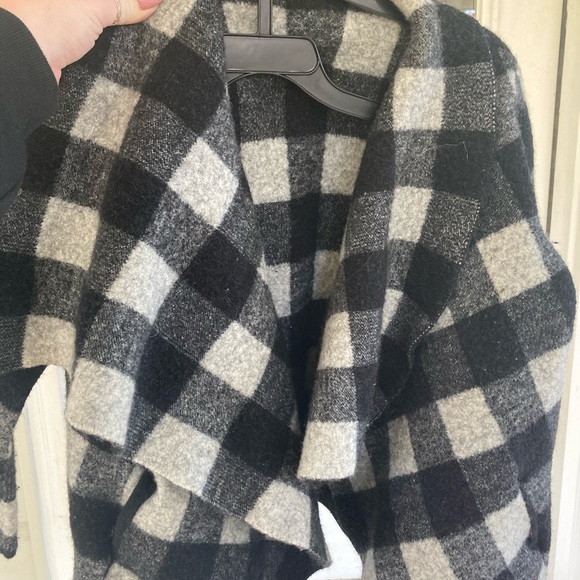 ‘Lauren’ checkered sweater. - Picture 2 of 7